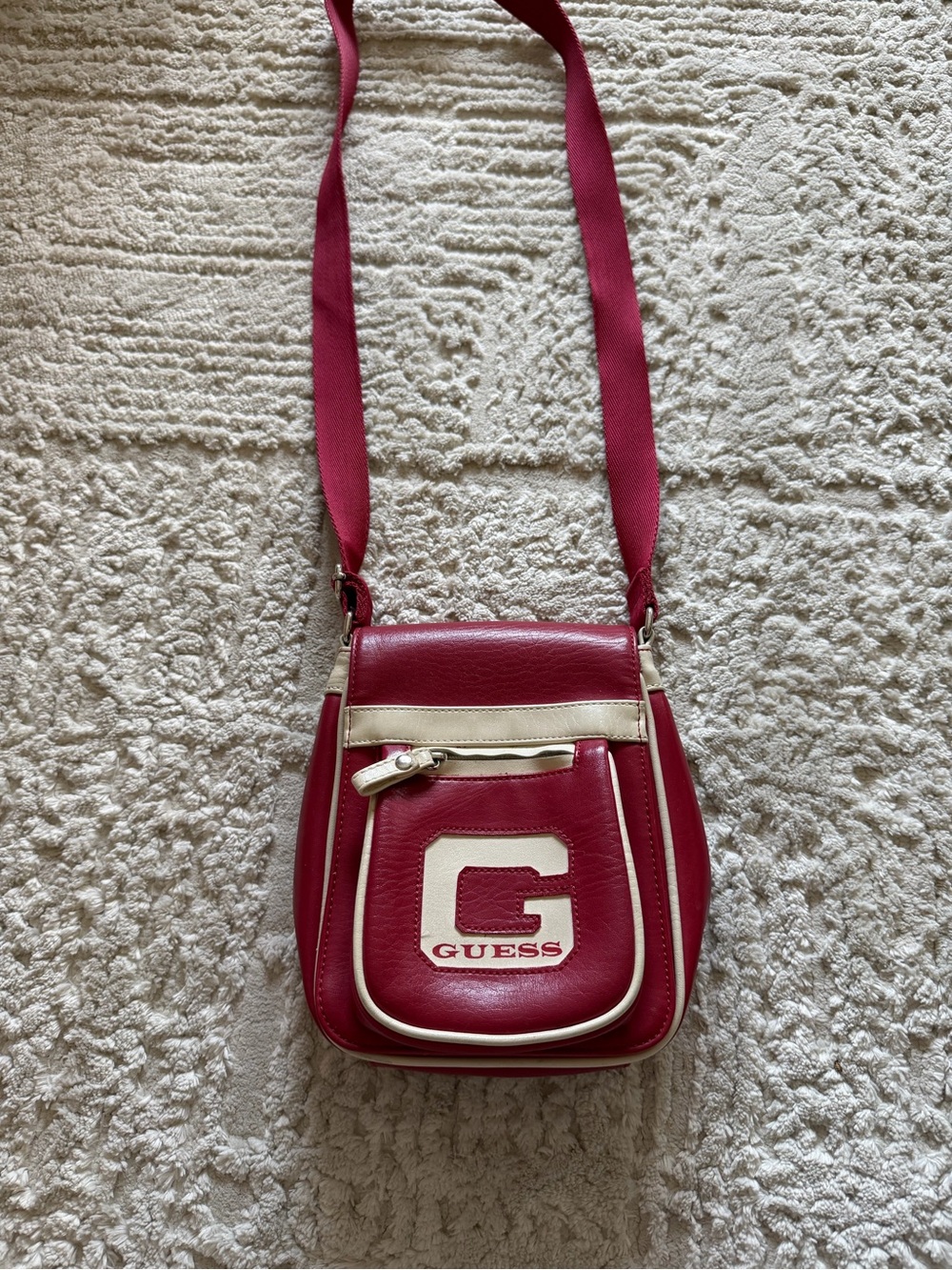vintage GUESS red and beige logo crossbody messenger bag